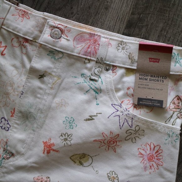 NWT Levi's High Rise Relaxed Mom Cream Denim Jean Shorts Space Doodle - Picture 11 of 16